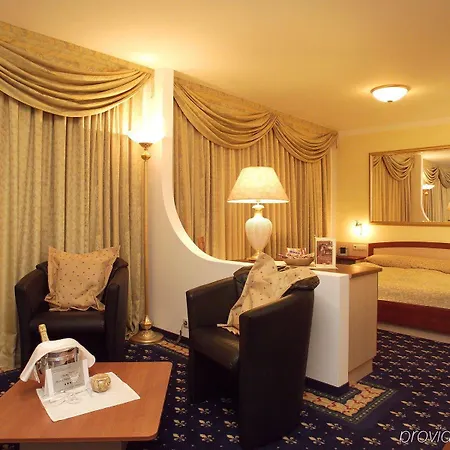 Interstar Hotel