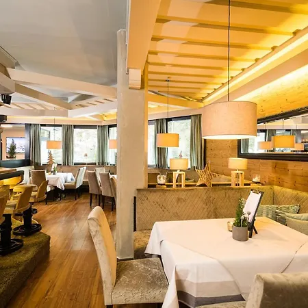 Interstar Hotel 4*